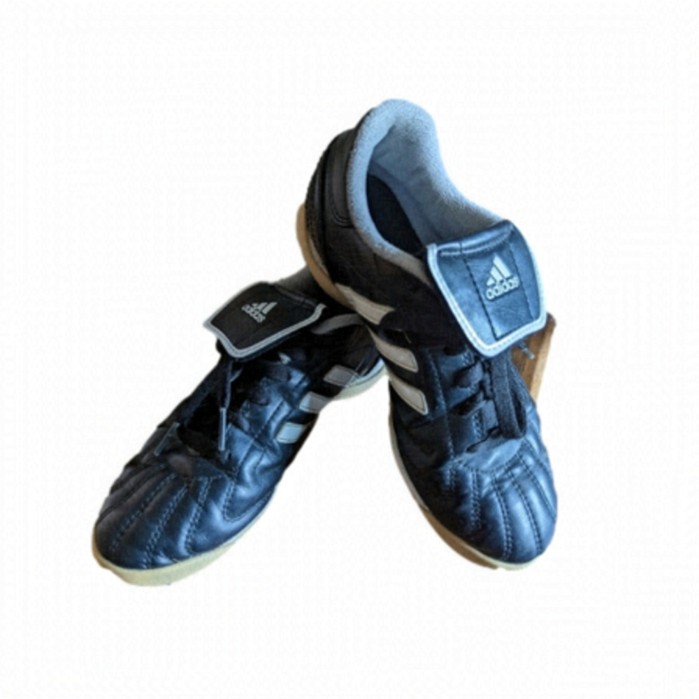 ADIDAS indoor soccer shoes black leather Size 3